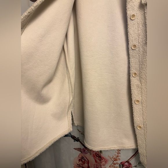 Large PRIV Cream Button-Up Sherpa Jacket​​ - Picture 4 of 8